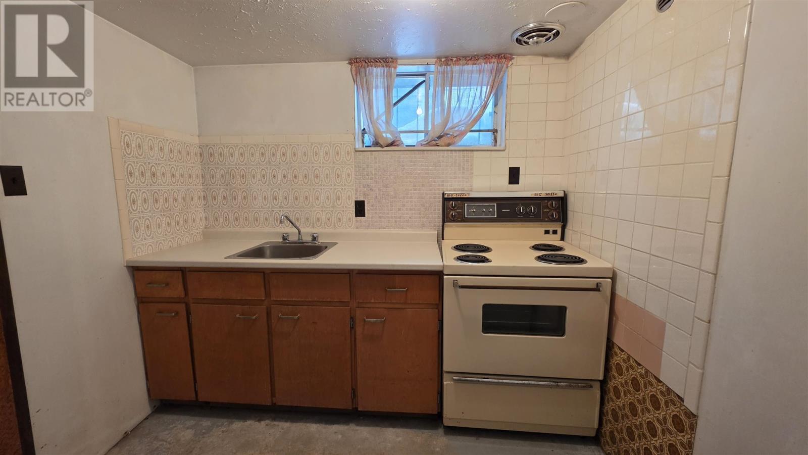 150 WILLOW AVE - 30