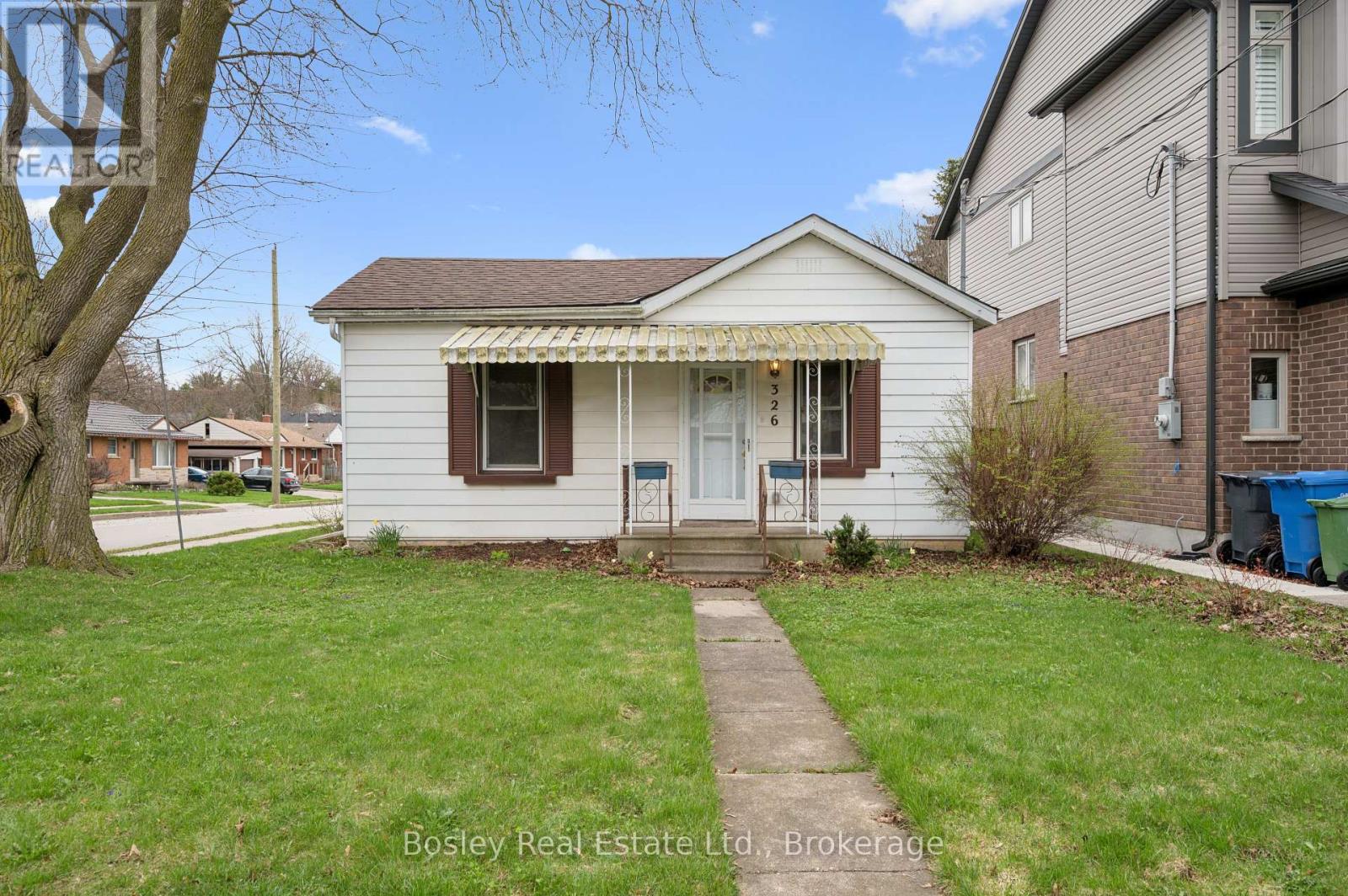 326 EXHIBITION STREET — photo 2