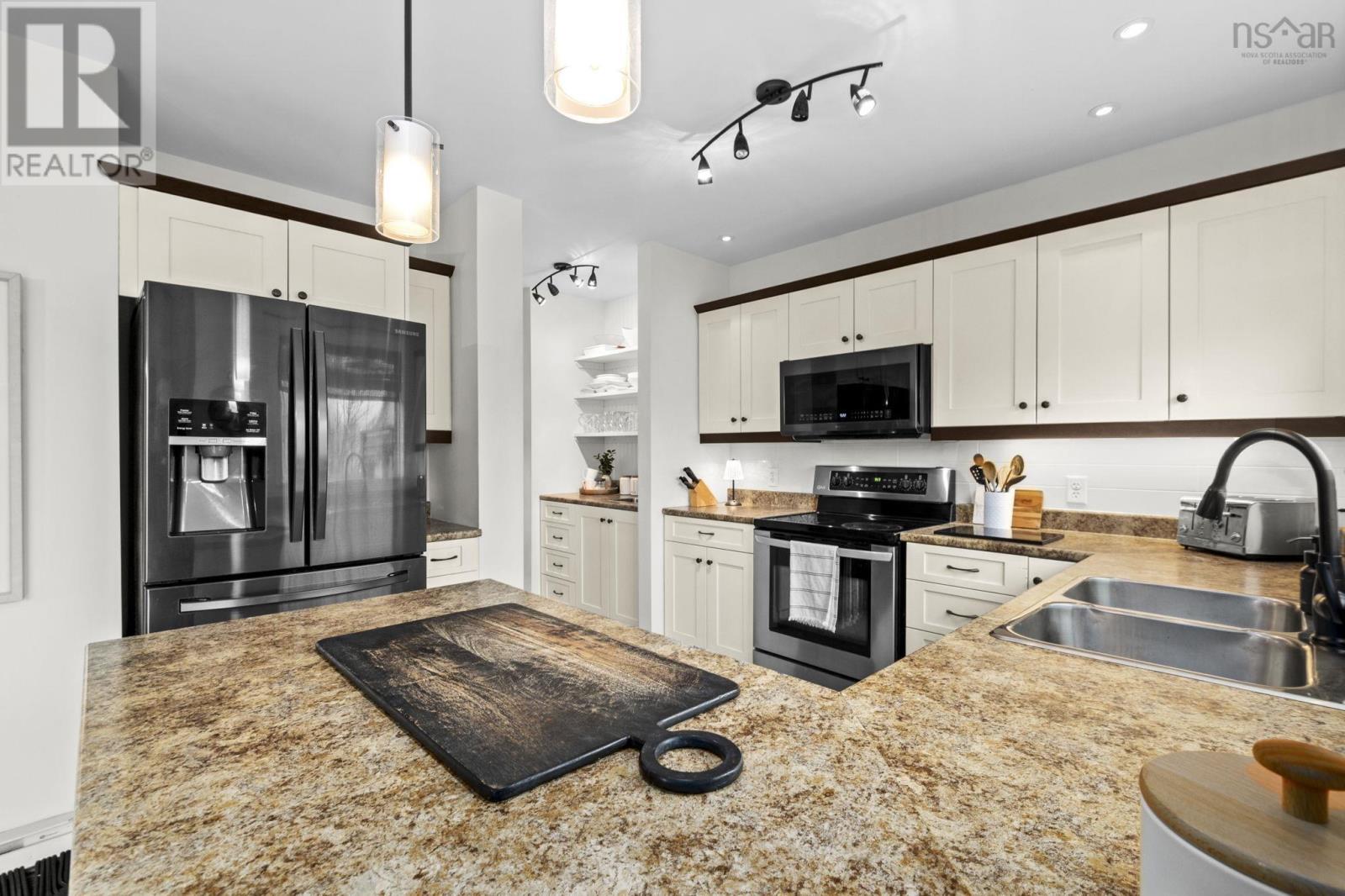 Property 18 of 50 of 124 Beachstone Drive