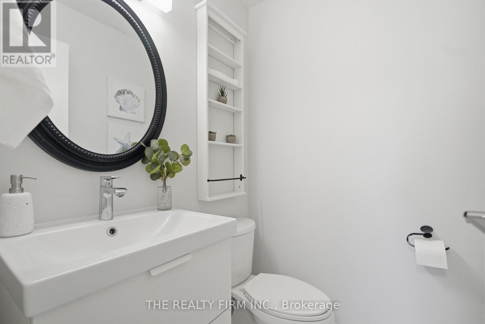 2 PEICE ENSUITE IN MASTER BEDROOM