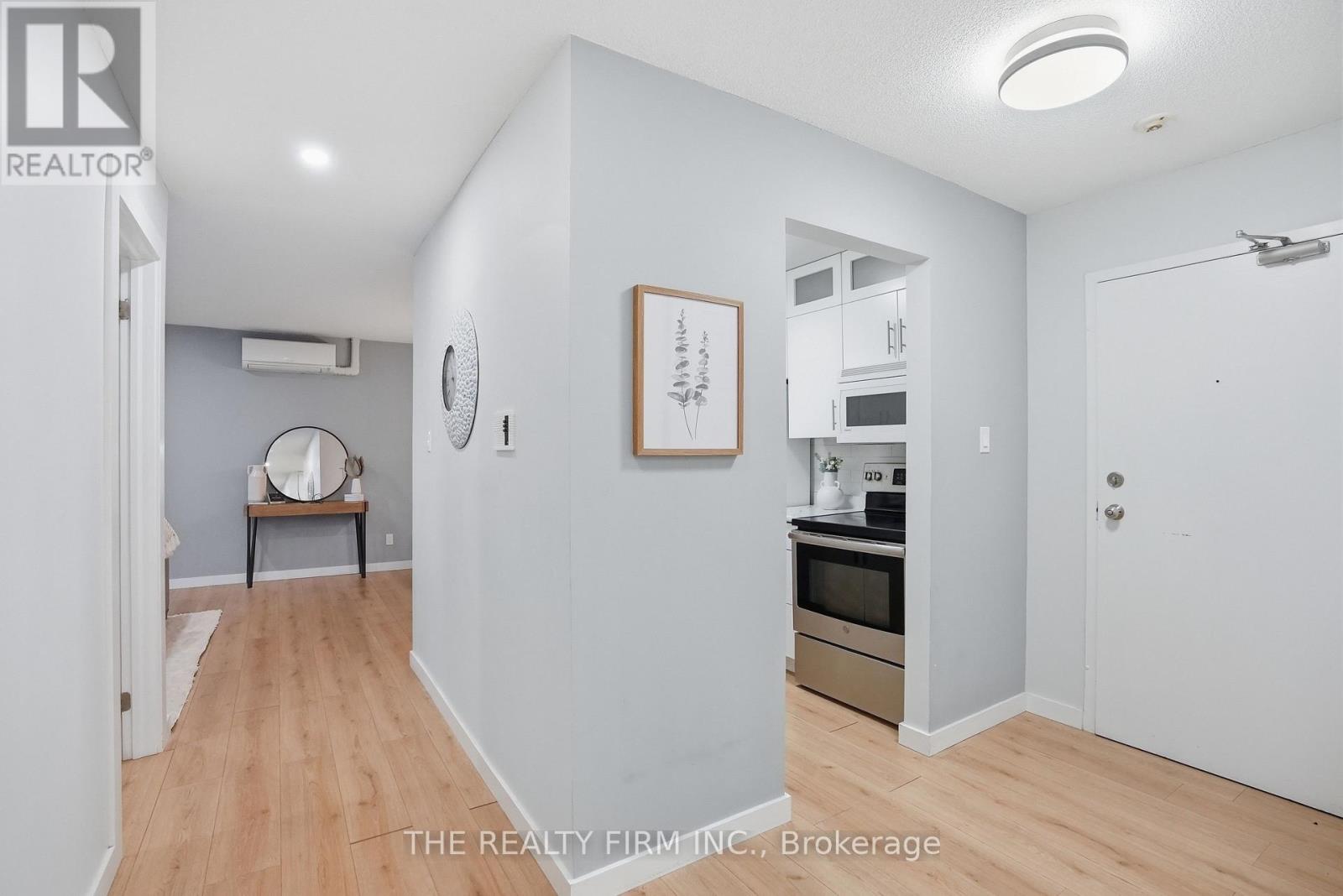 LAMINATE FLOORING