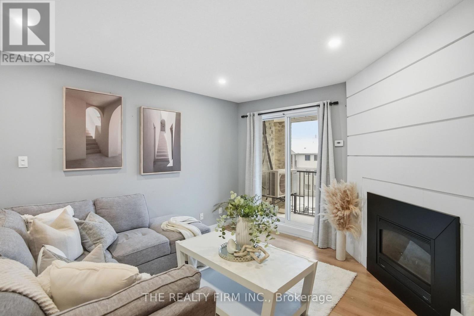 GAS FIREPLACE