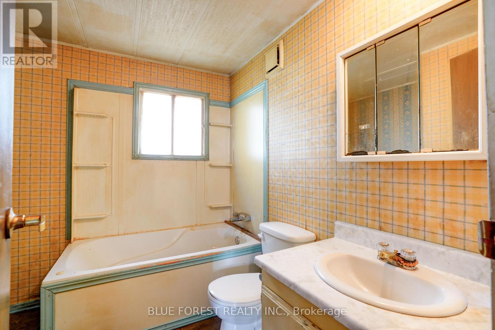 21698 JOHNSTON LINE Property Photo