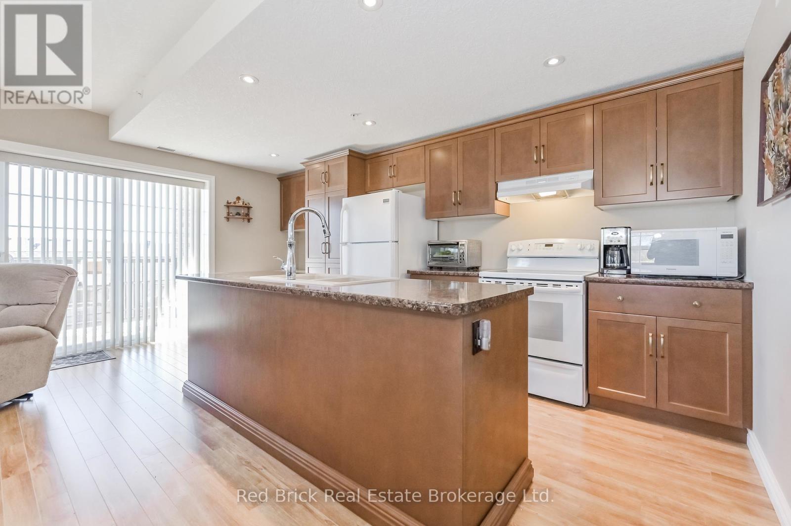 #207 6492 GERRIE ROAD - 23