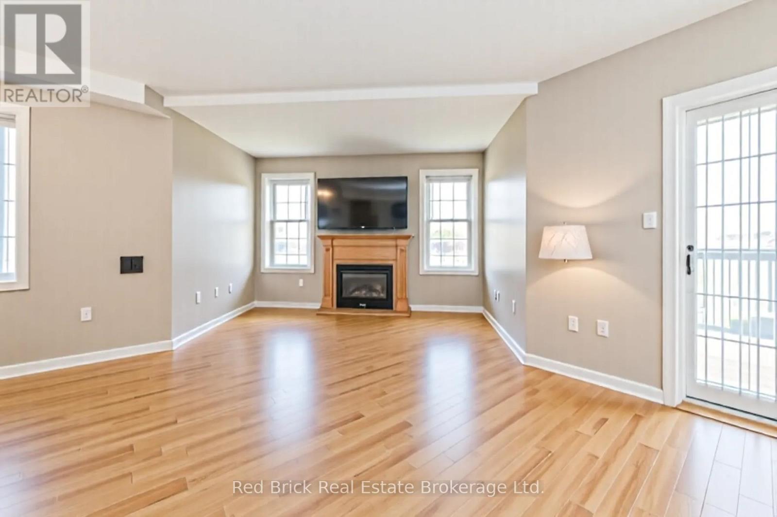 #207 6492 GERRIE ROAD - 28