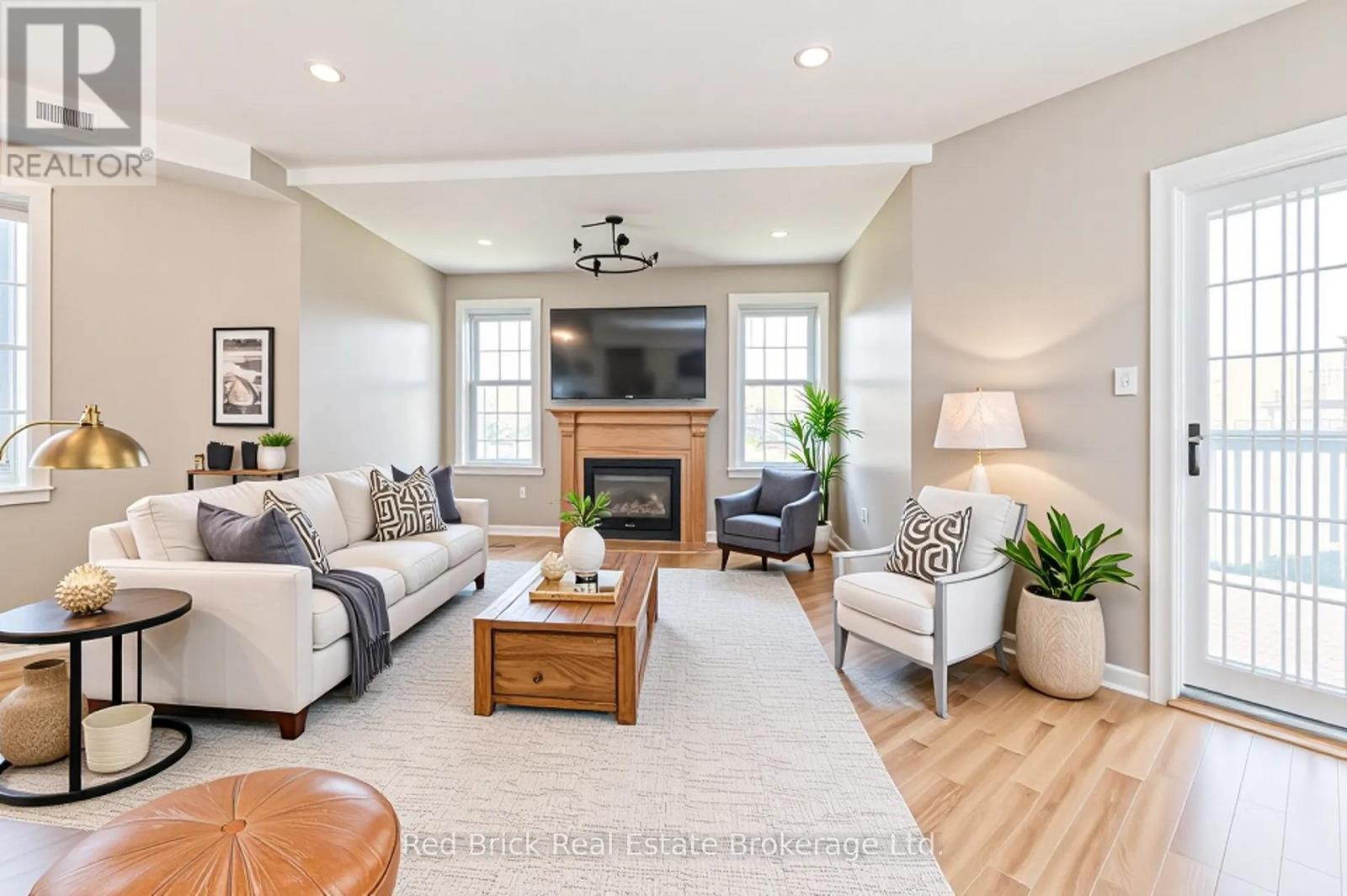 #207 6492 GERRIE ROAD - 29