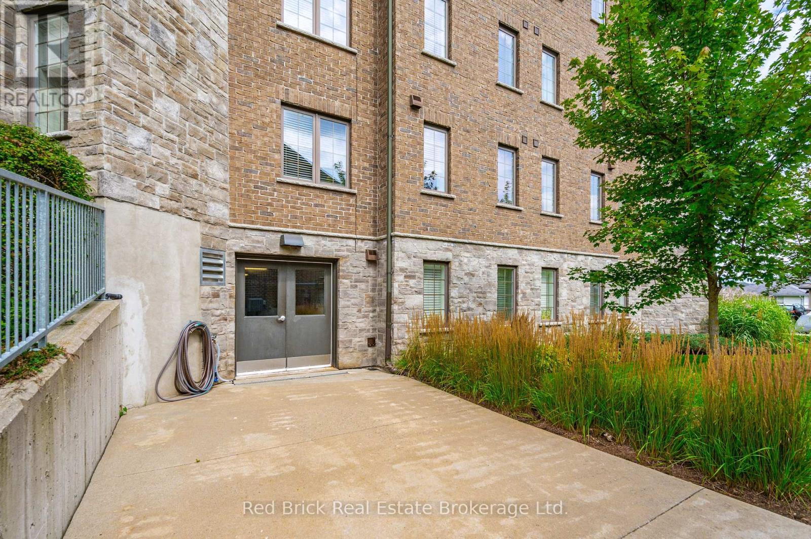 #207 6492 GERRIE ROAD - 41