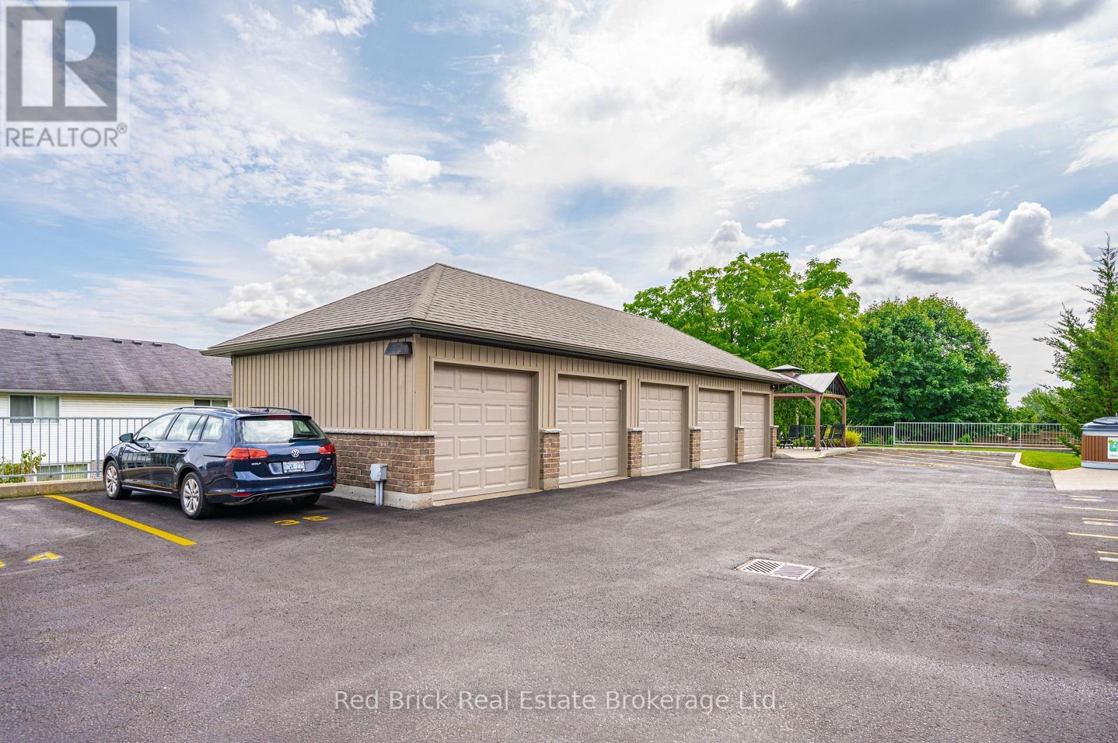 #207 6492 GERRIE ROAD - 44
