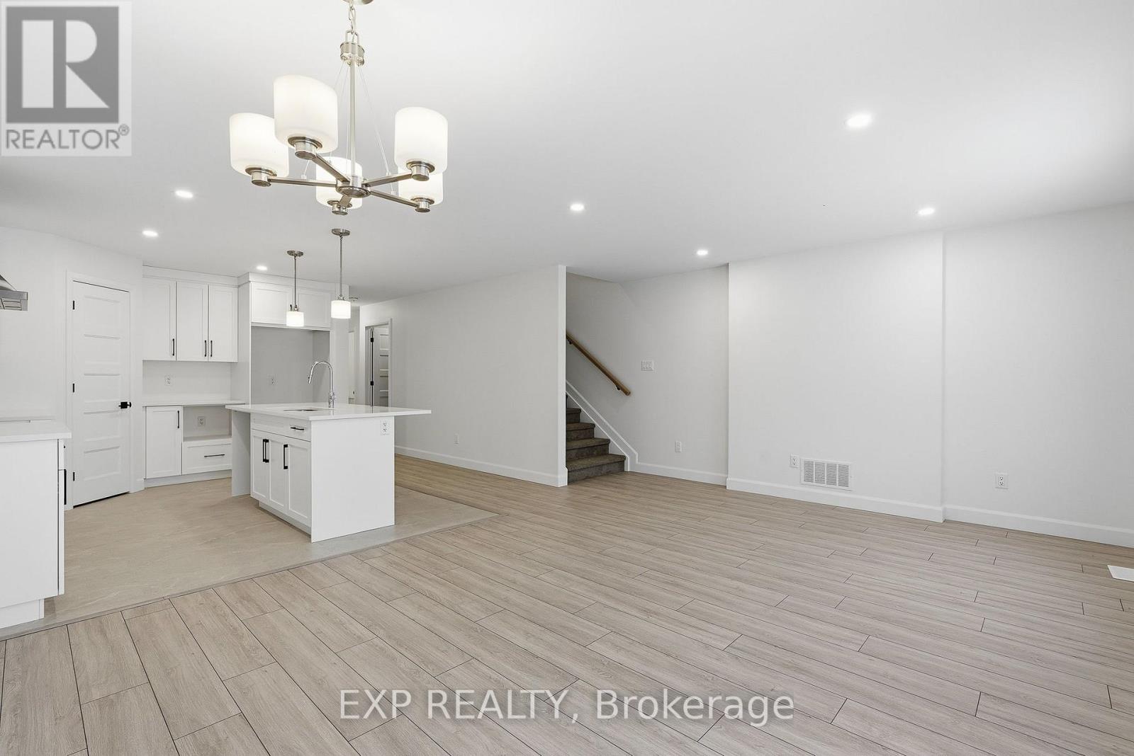 134 ELIZABETH STREET - 12