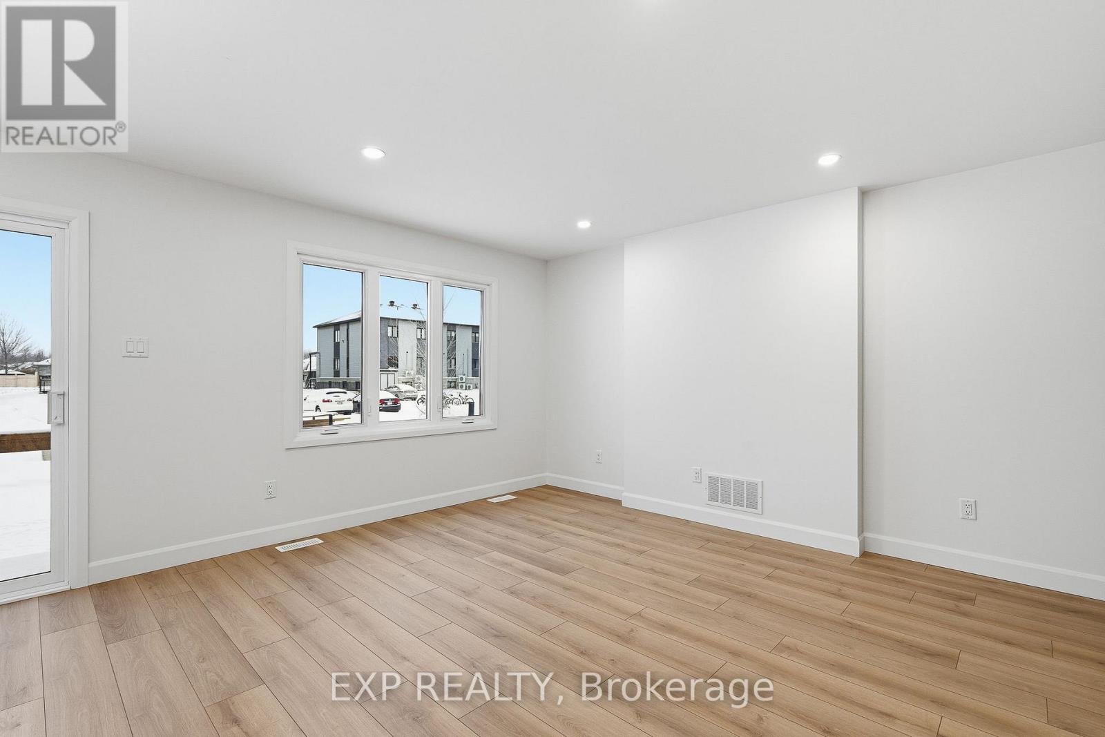 136 ELIZABETH STREET STREET - 12