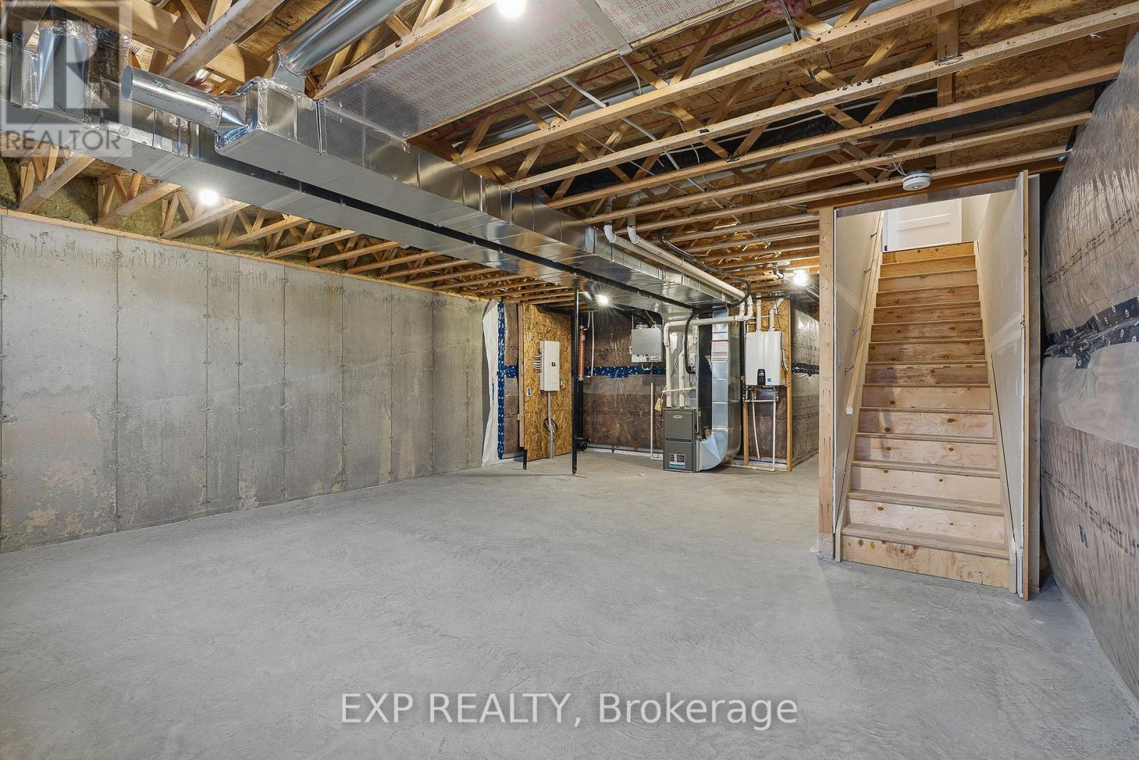 140 ELIZABETH CRESCENT - 21