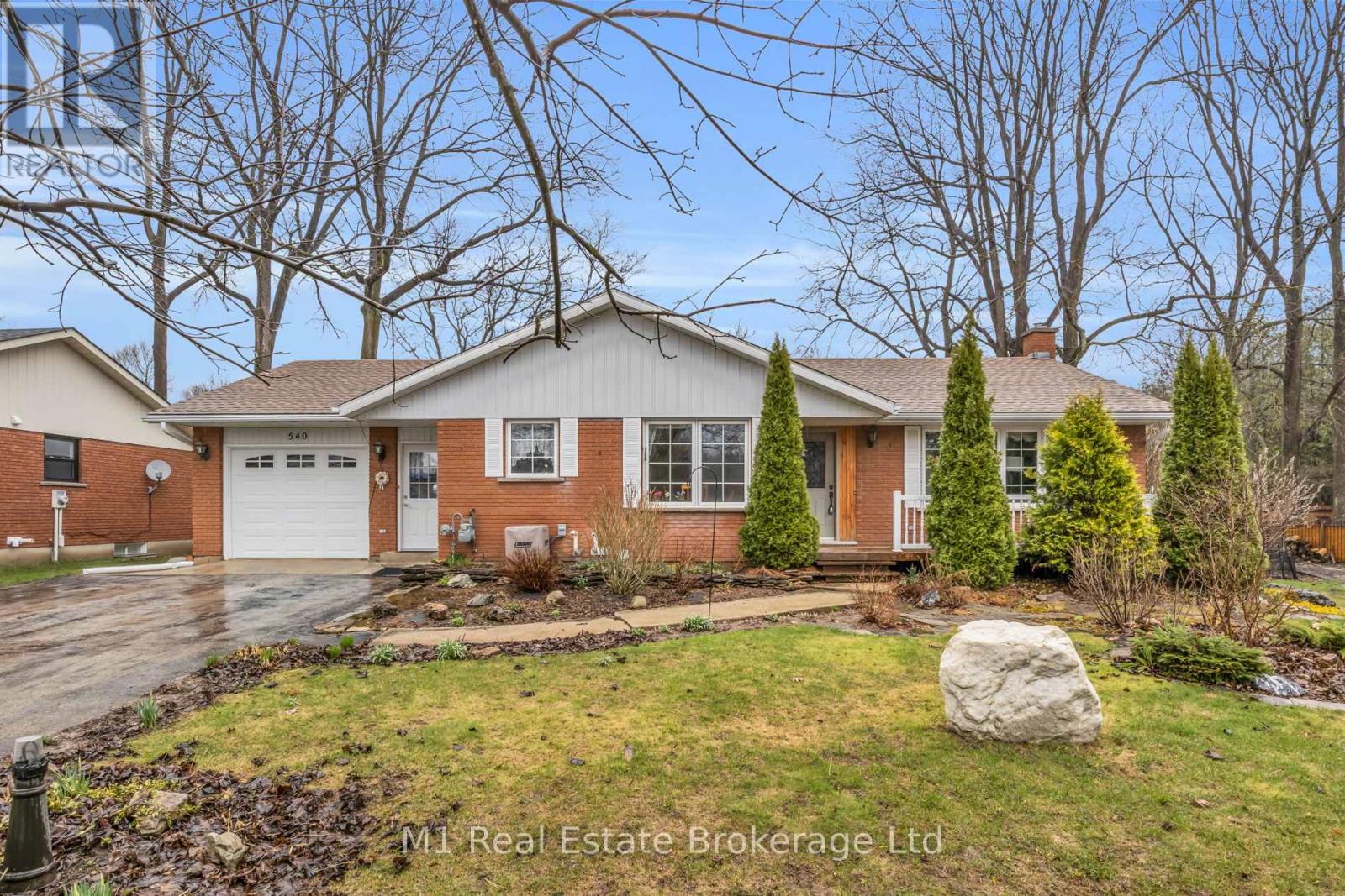 540 CHURCH CRESCENT - 1