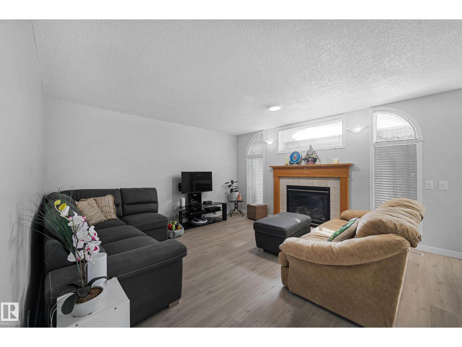 4960 191 ST NW - 6