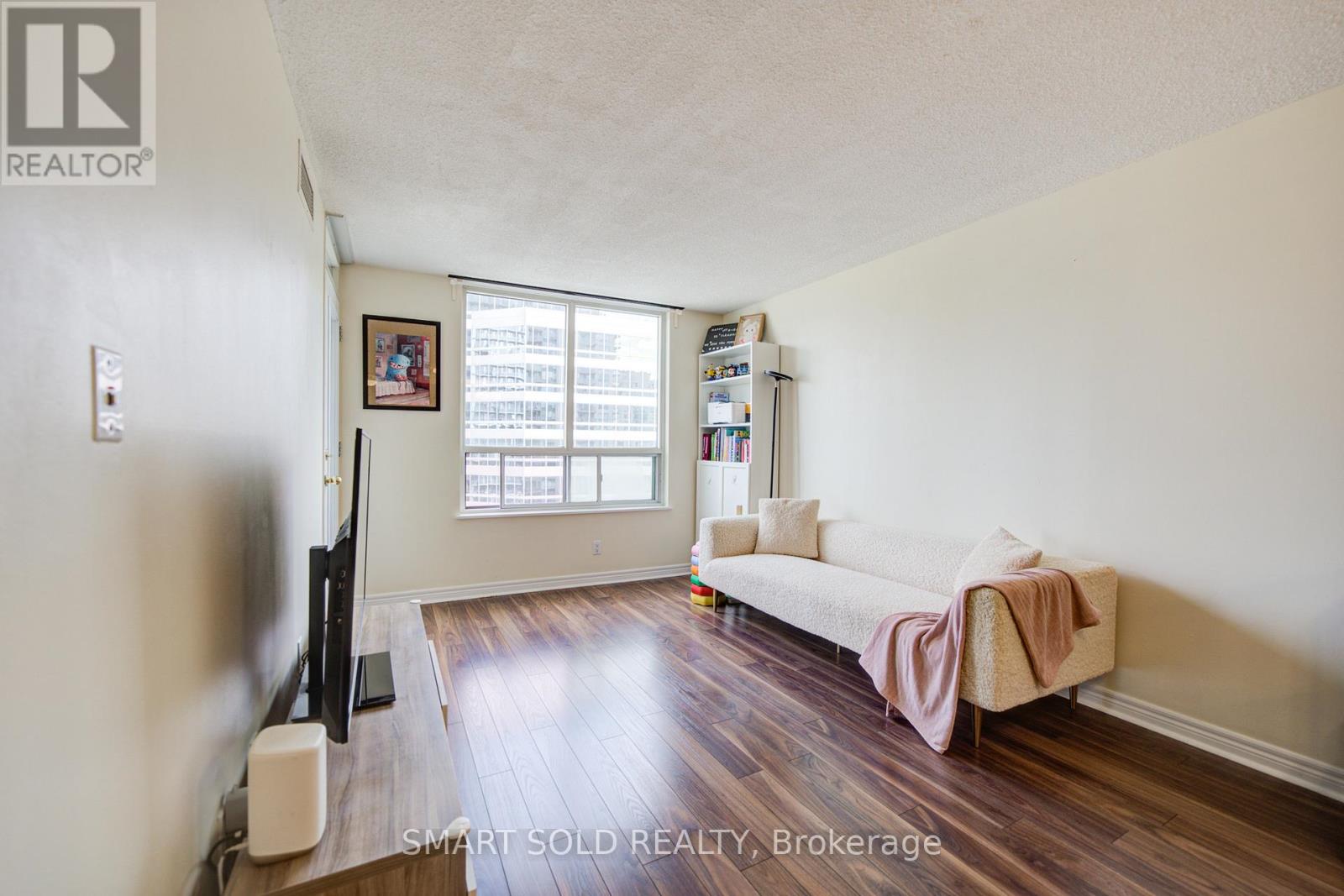 #1512 18 PARKVIEW AVENUE - 6