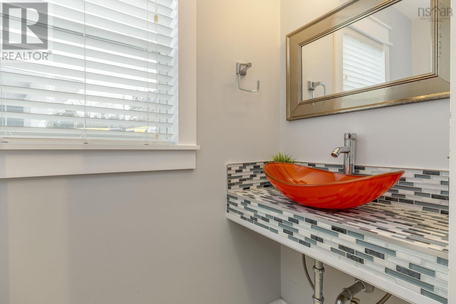 Property 16 of 40 of 214 Voyageur Way