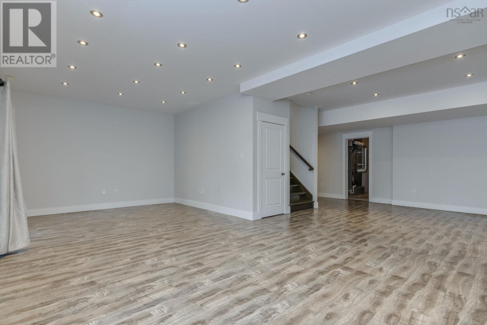 Property 32 of 40 of 214 Voyageur Way