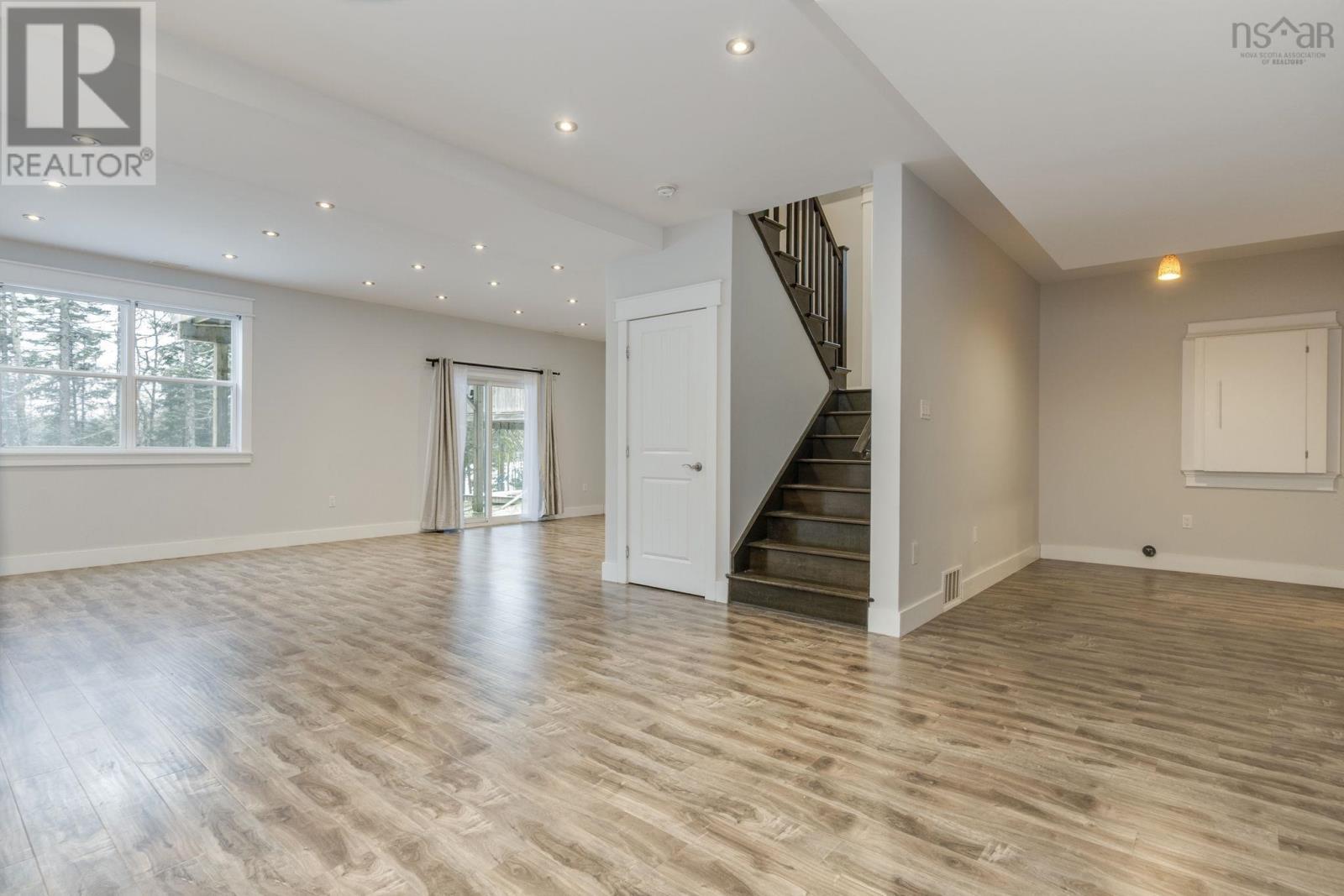 Property 31 of 40 of 214 Voyageur Way