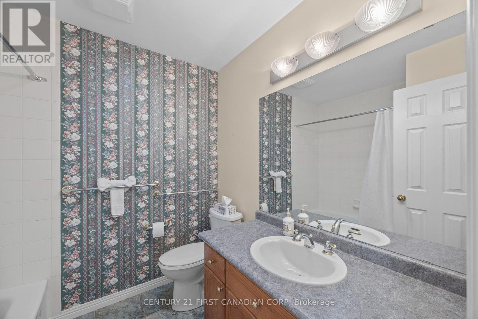 7069 DIANE CRESCENT Property Photo