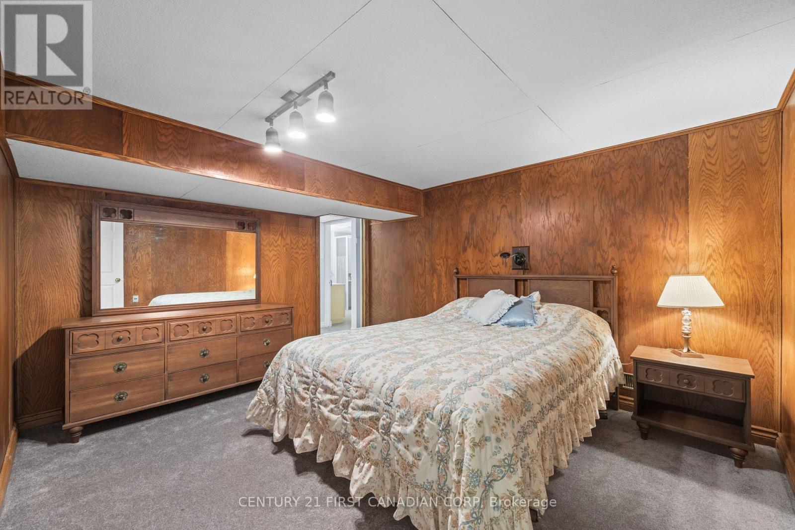 7069 DIANE CRESCENT Property Photo