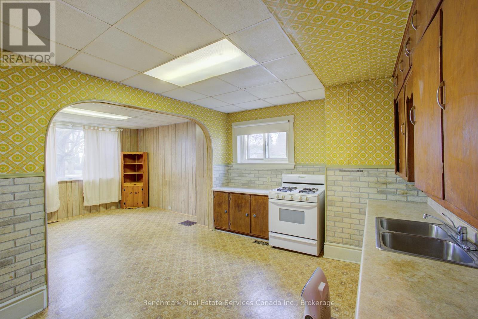 Kitchen 1/2