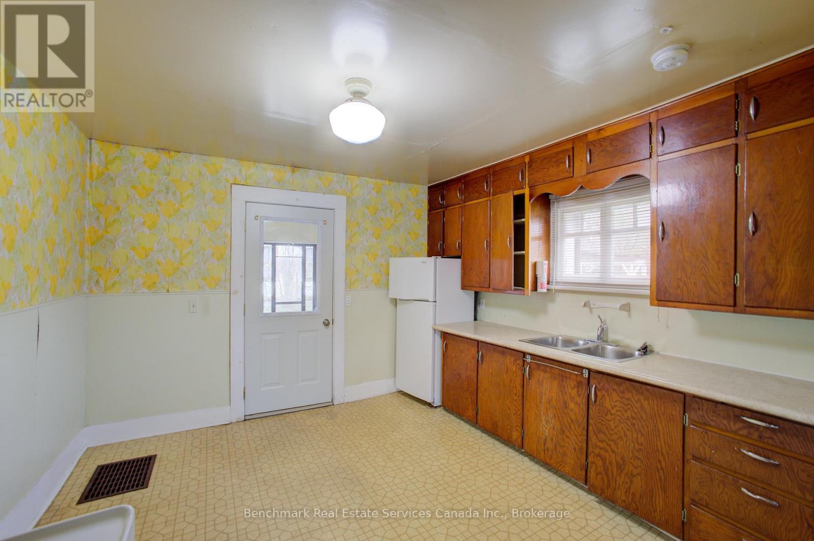 Kitchen 2/2