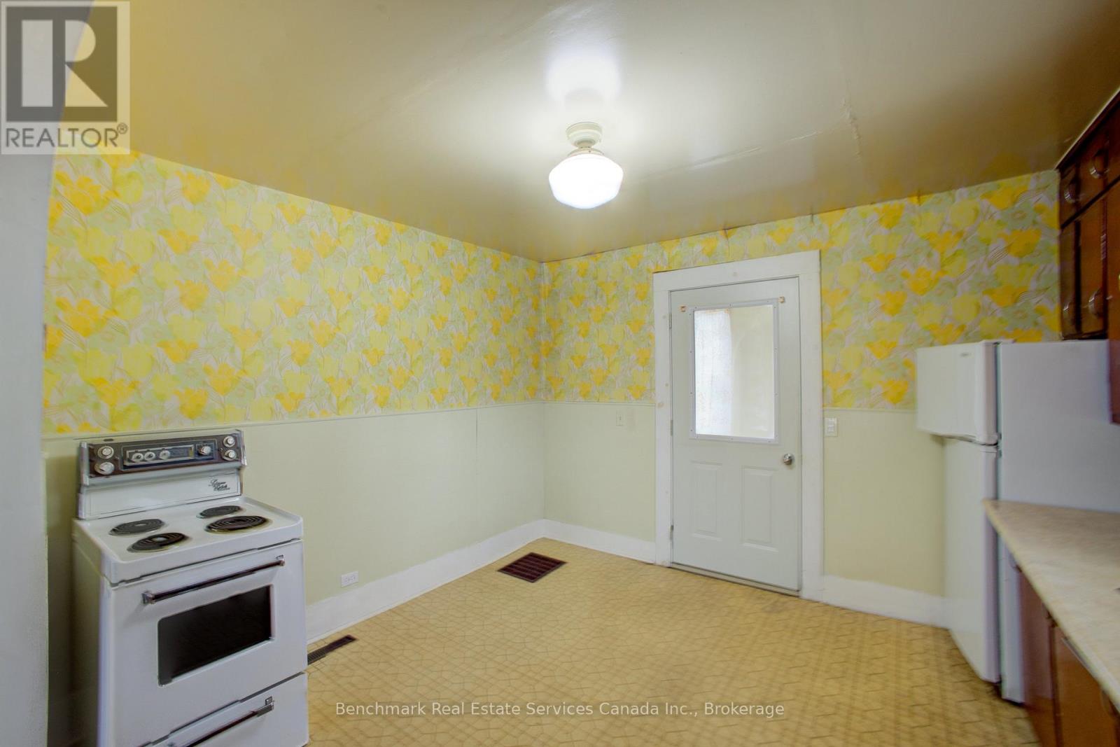 Kitchen 2/2