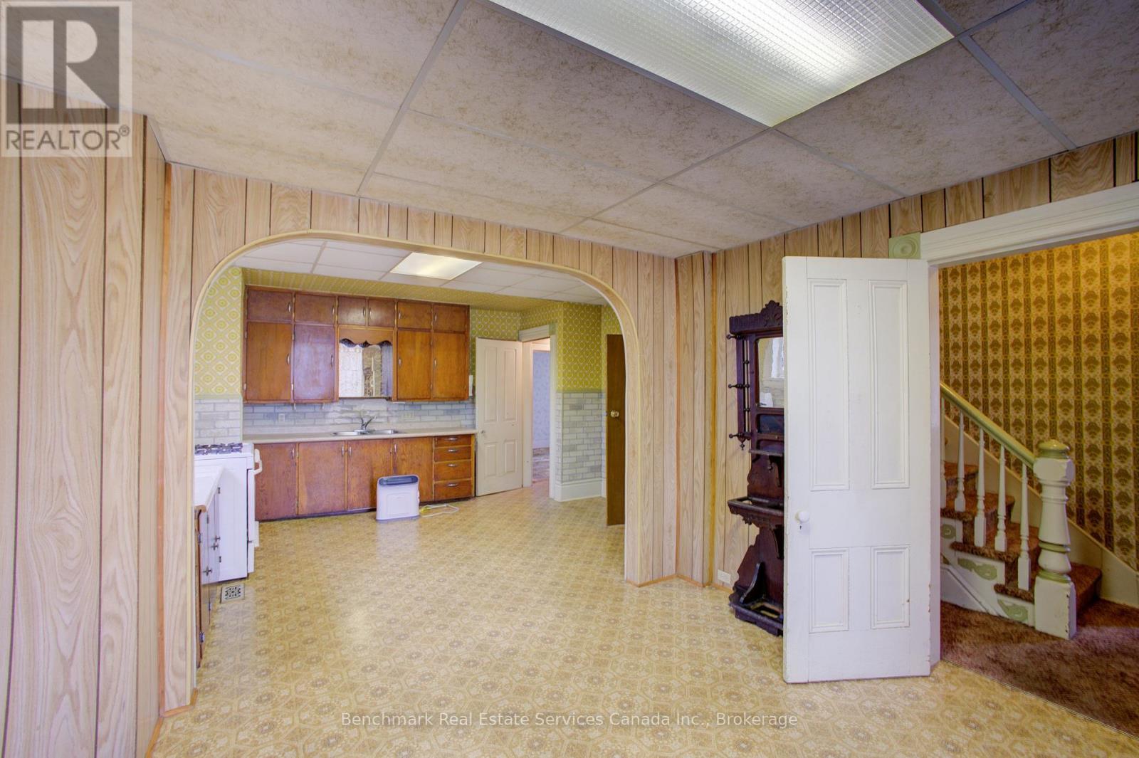 Kitchen 1/2