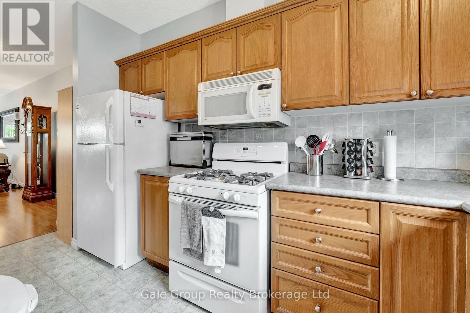 693 SOUTHWOOD WAY, Woodstock (Woodstock - South), Ontario, N4V1H5 — Photo 9