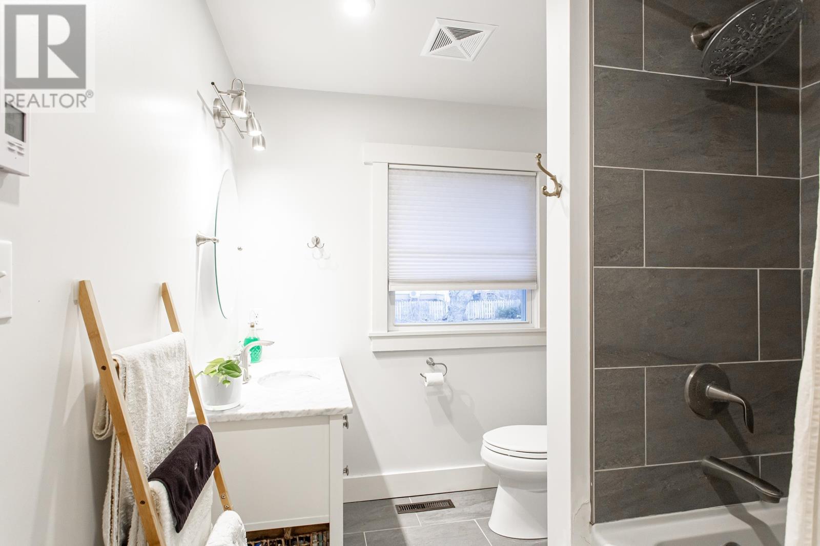 Property 17 of 22 of 5 Acadia Street