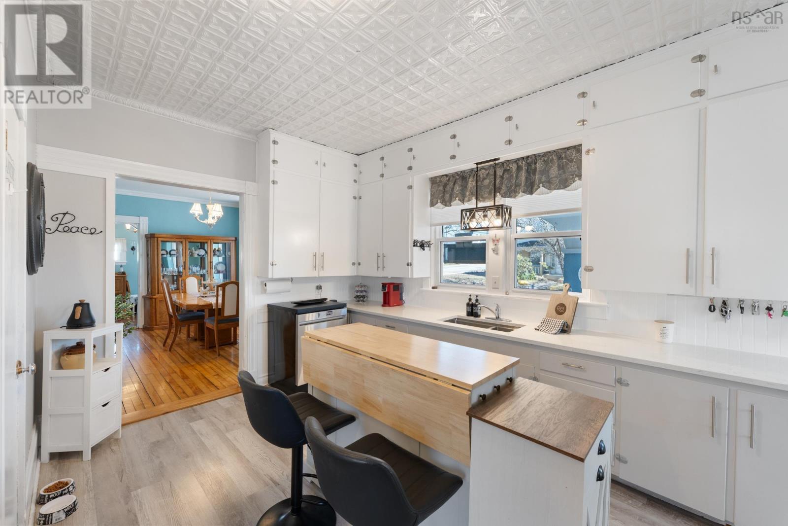 Property 20 of 49 of 328 Granville Street