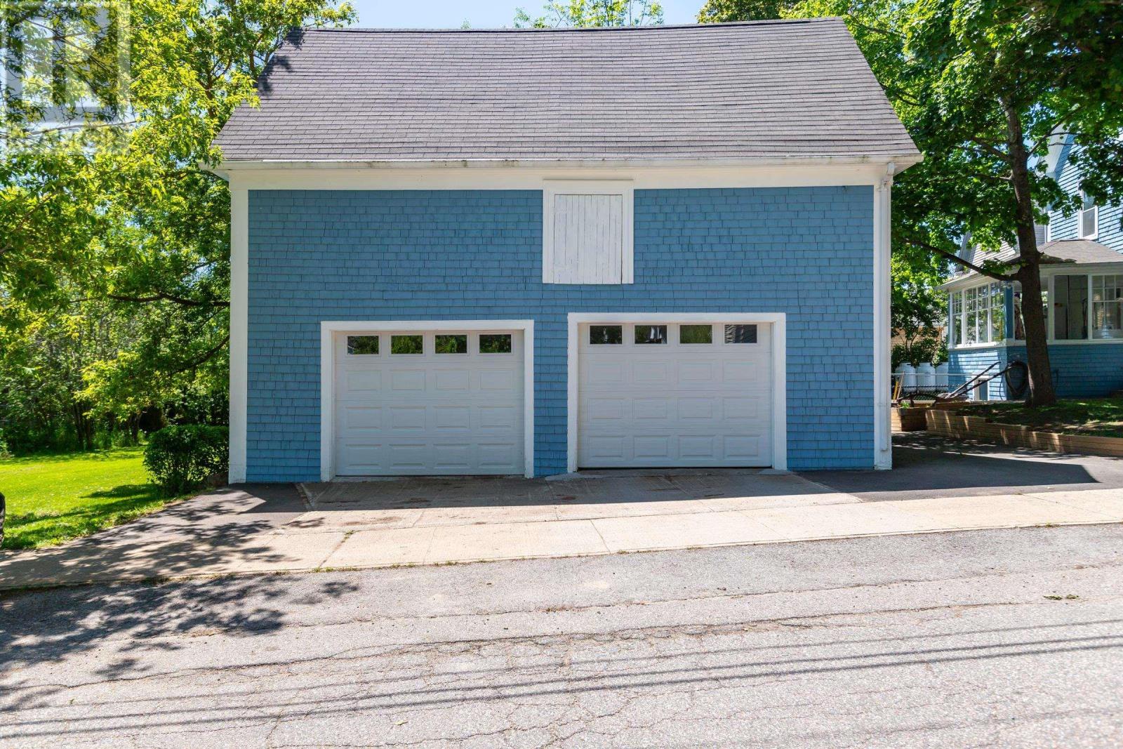 Property 12 of 49 of 328 Granville Street