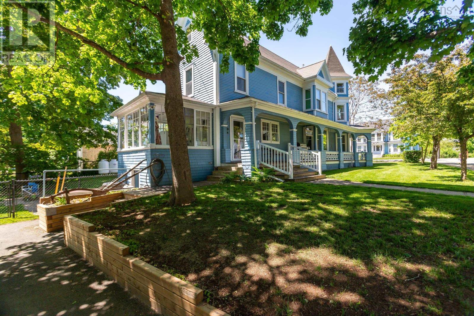 Property 8 of 49 of 328 Granville Street