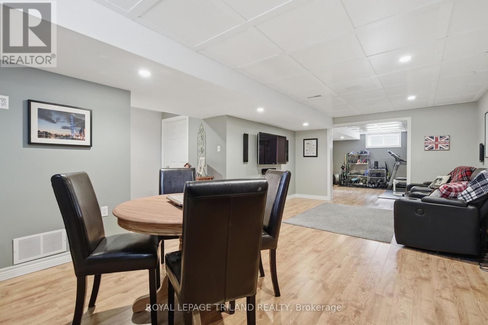 32 WINGREEN LANE - 31