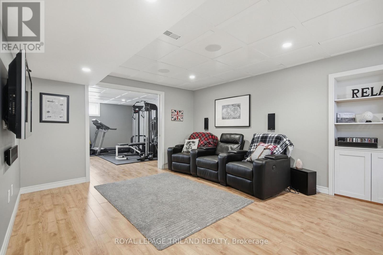 32 WINGREEN LANE - 32