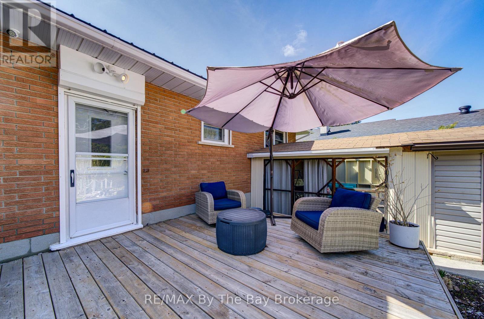 31 SAUNDERS STREET — photo 38