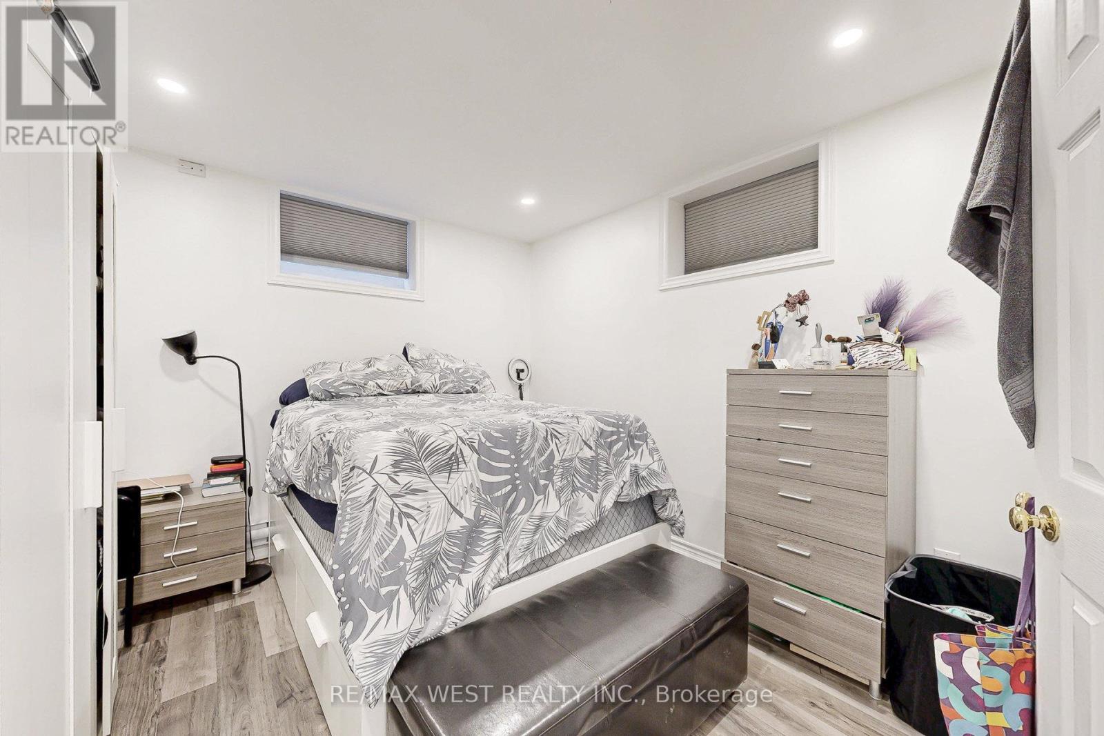 52 HEYDON PARK ROAD - 43