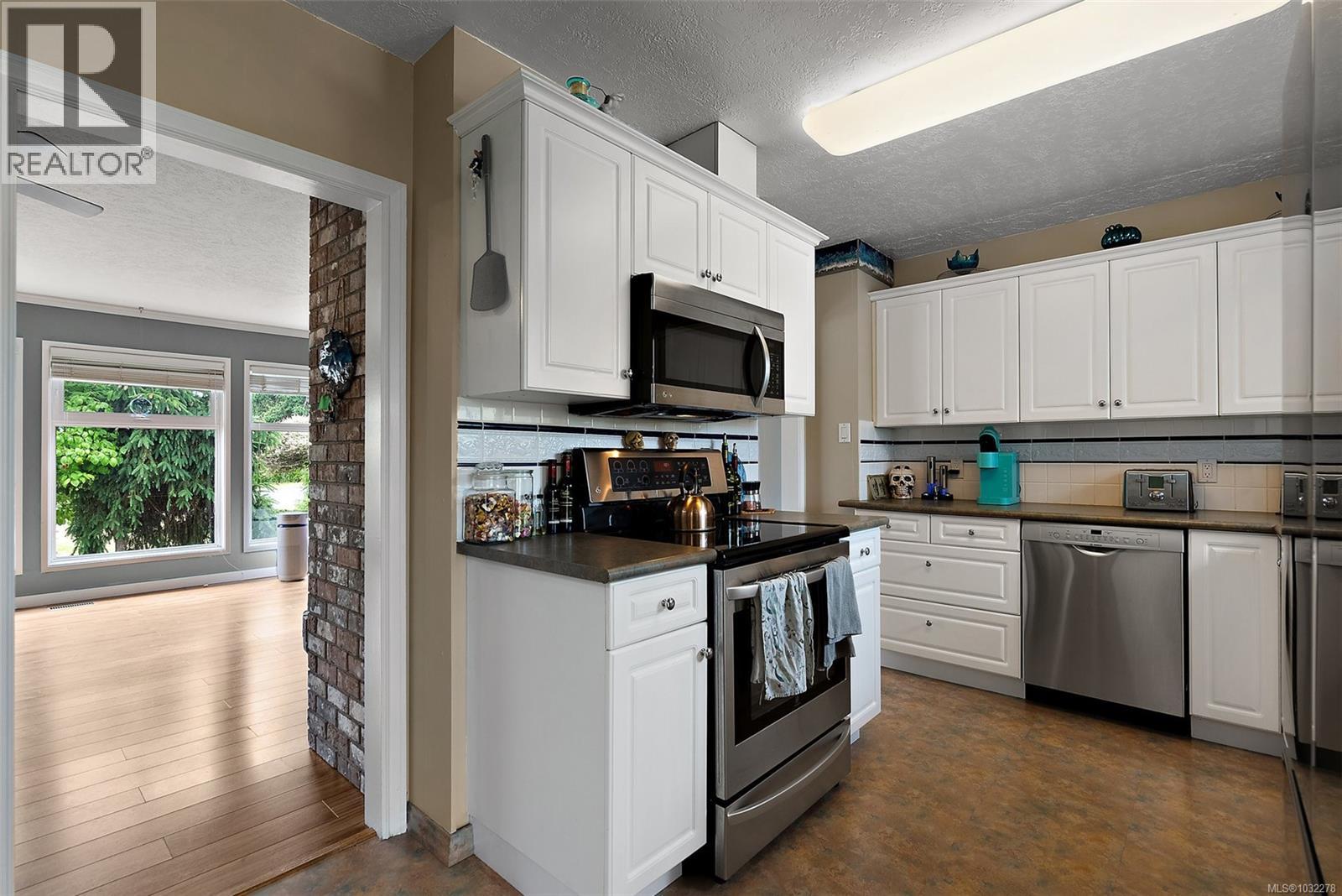 1573 Charlotte St - 13