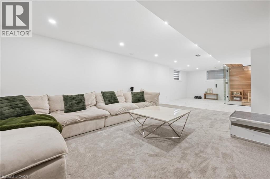 213 FALLOWFIELD Drive - 32