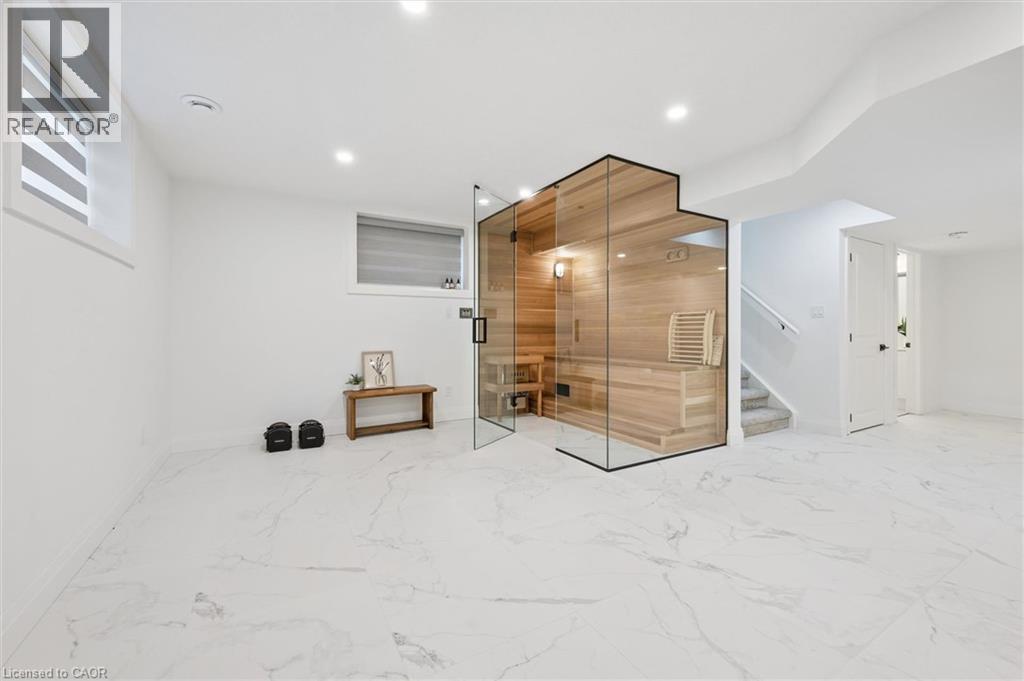 213 FALLOWFIELD Drive - 33