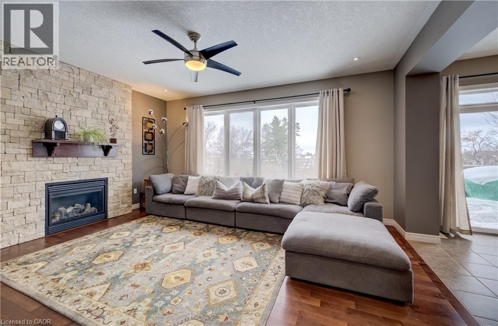 928 EVENS POND Court, Kitchener, Ontario, N2R0B8 — Photo 24