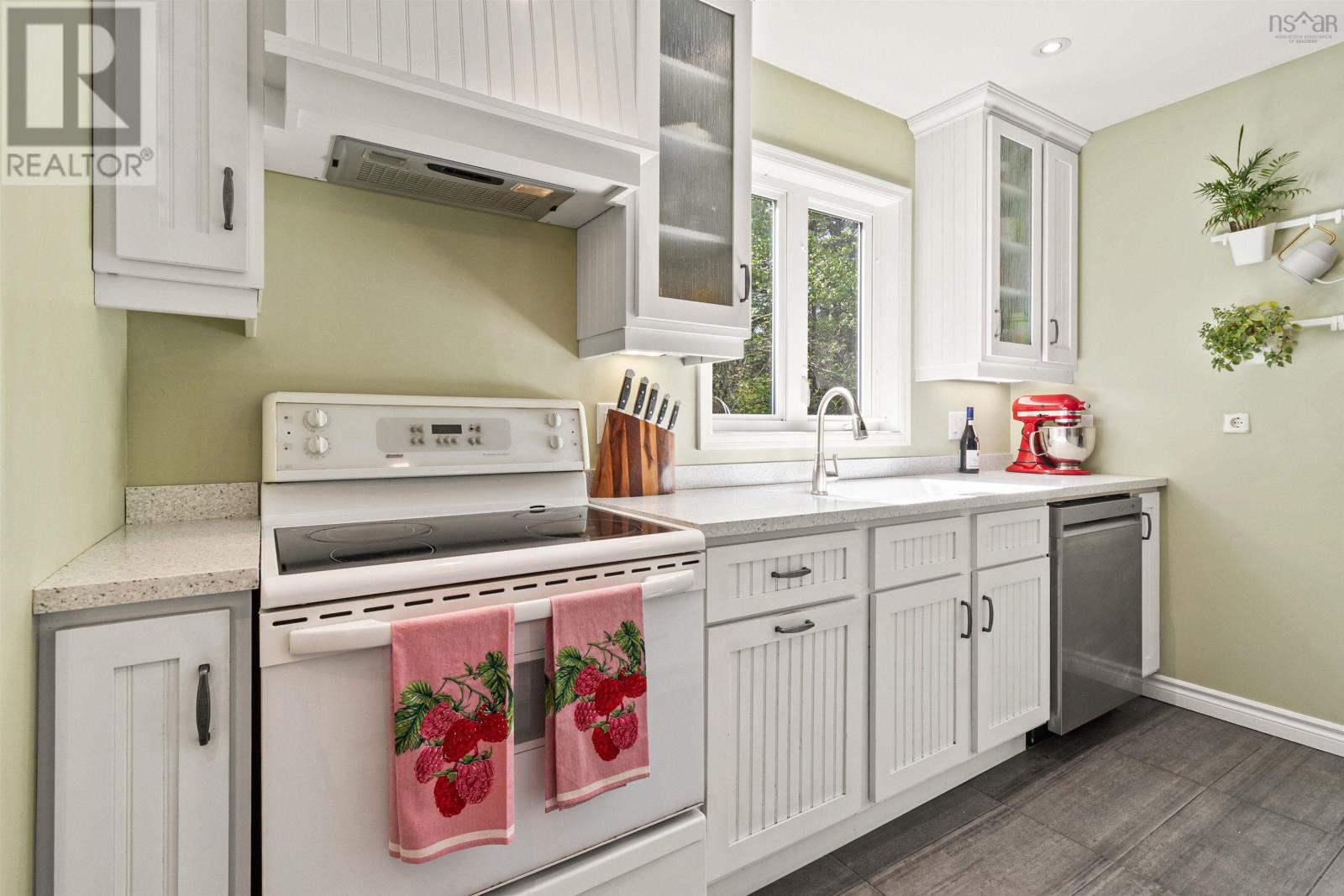 Property 16 of 51 of 252 Hillside Drive