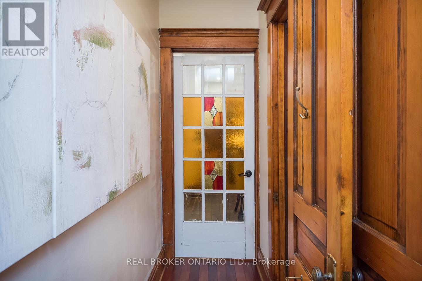 207 WATERLOO STREET N - 16