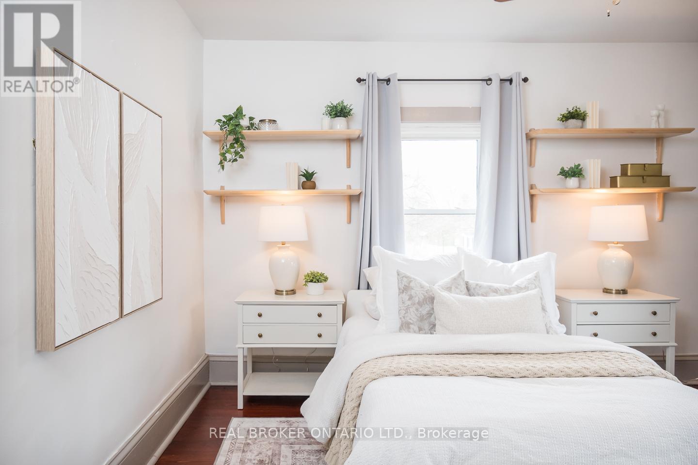 207 WATERLOO STREET N - 26