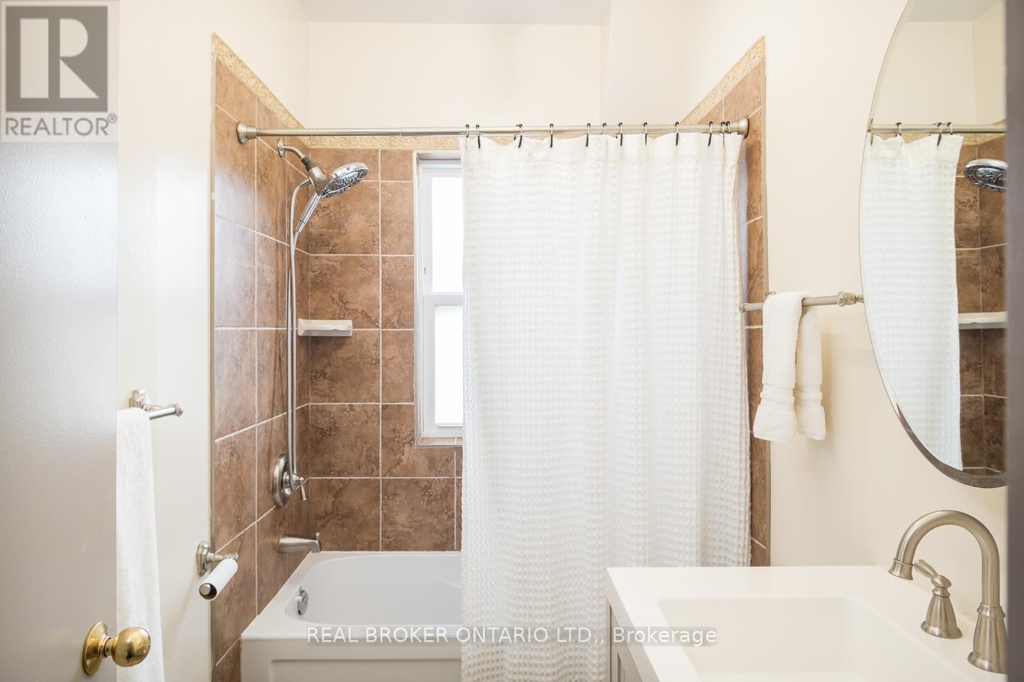 207 WATERLOO STREET N - 32