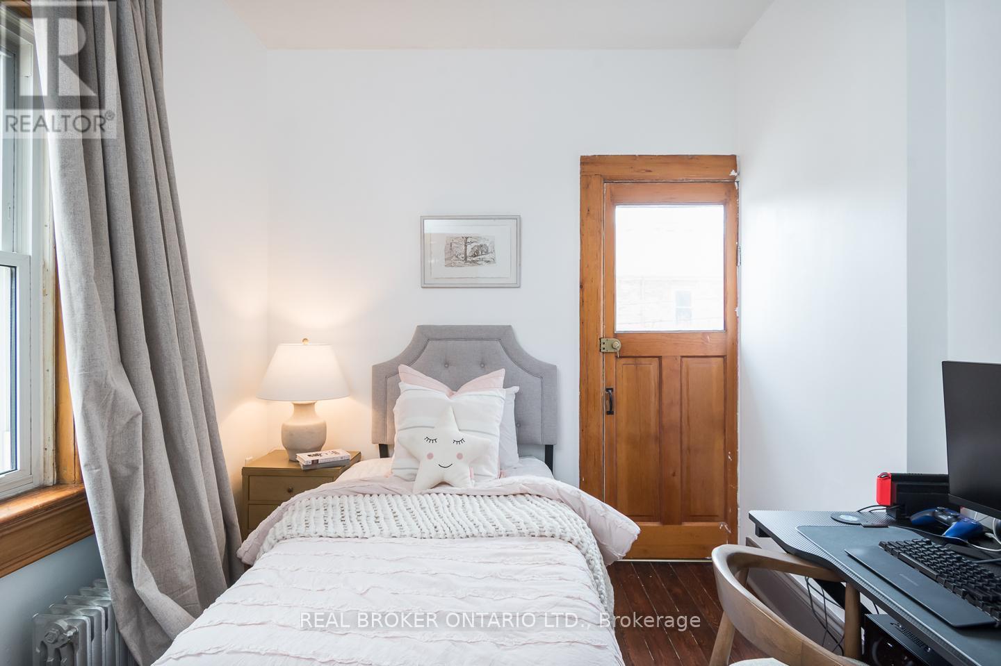 207 WATERLOO STREET N - 34