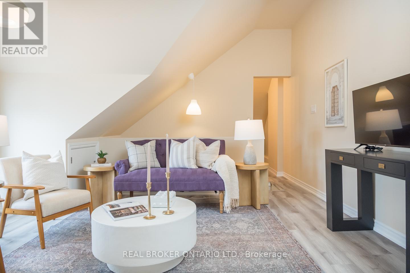 207 WATERLOO STREET N - 37