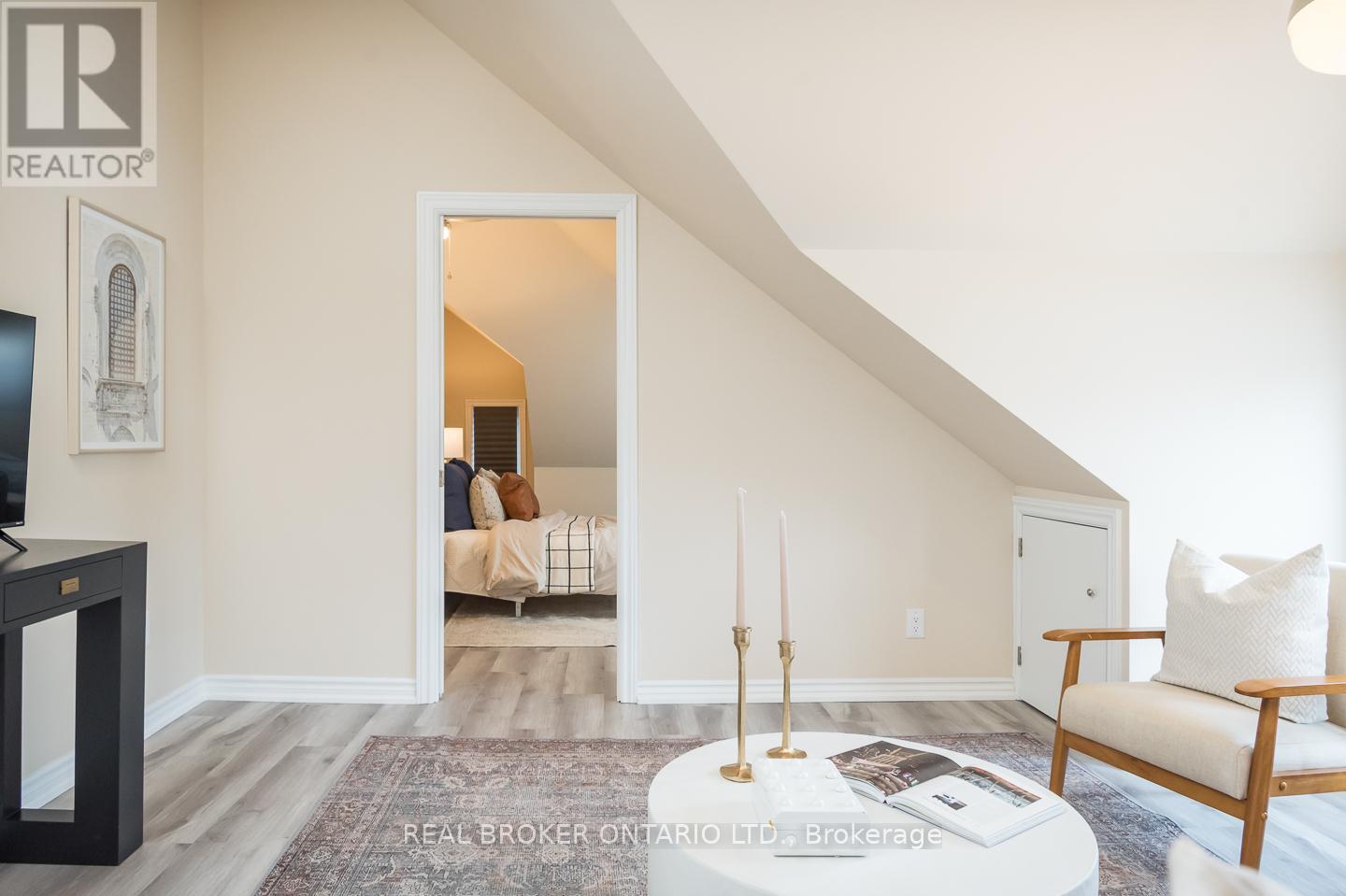 207 WATERLOO STREET N - 38