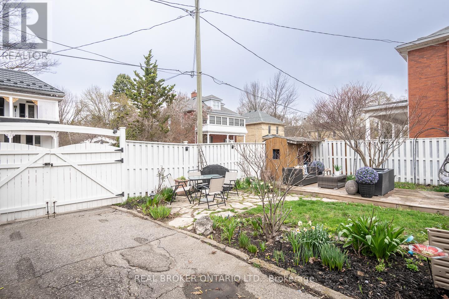 207 WATERLOO STREET N - 42
