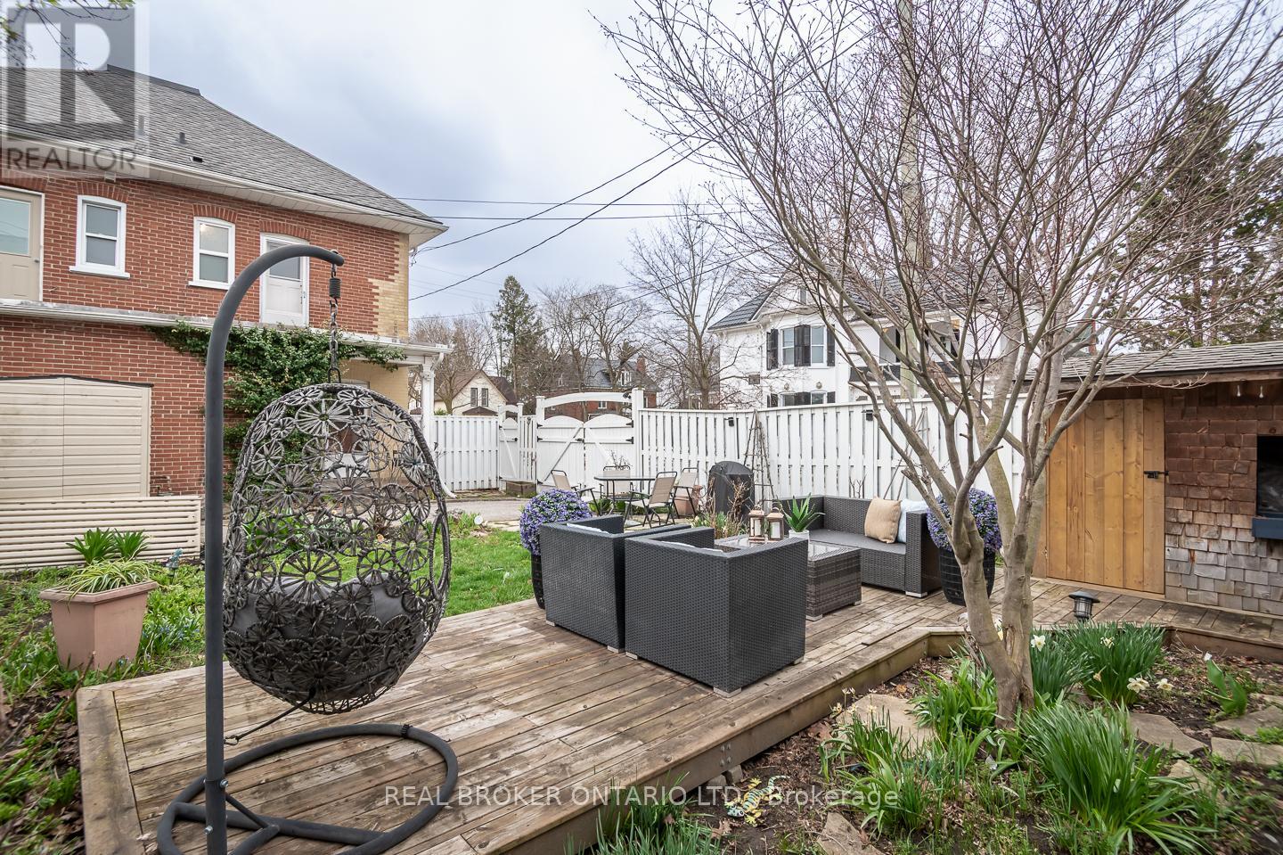 207 WATERLOO STREET N - 46