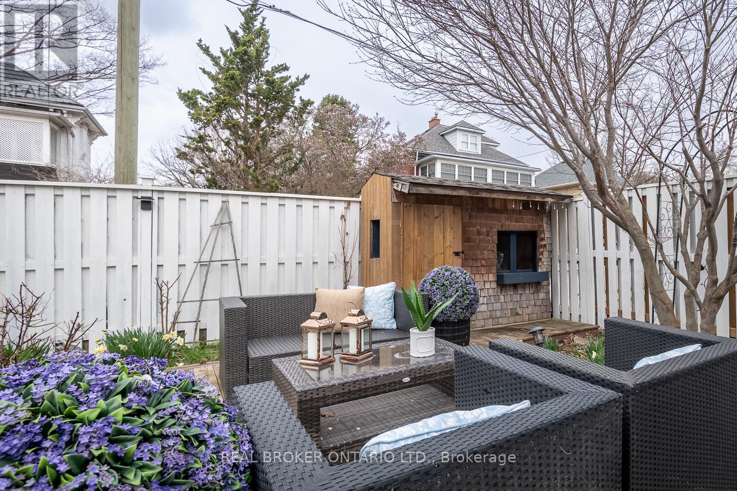 207 WATERLOO STREET N - 47